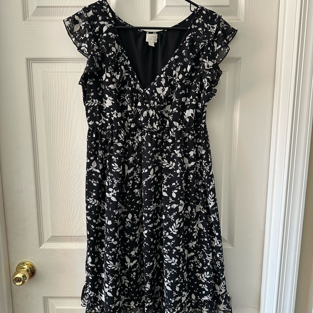 Target - Converse - Black & White Floral V-Neck Ruffle Dress